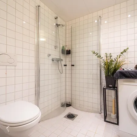 Premier Location By S, Bus Terminal & Markets Apartment *